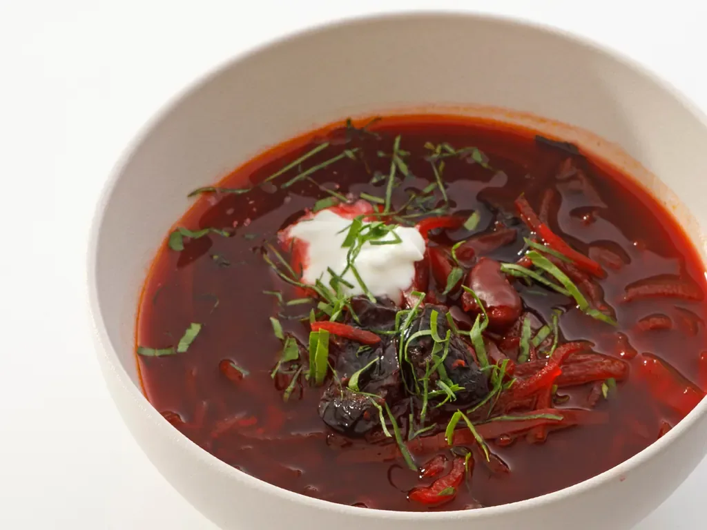Борщ с говядиной и черносливом