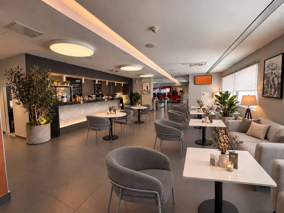 Интерьер Norme Cafe Пресня в клубе World Class