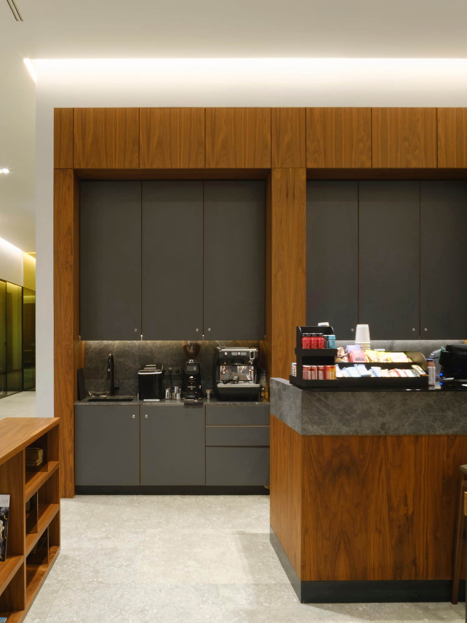 Фрагмент бара Norme Cafe Вишнёвый сад