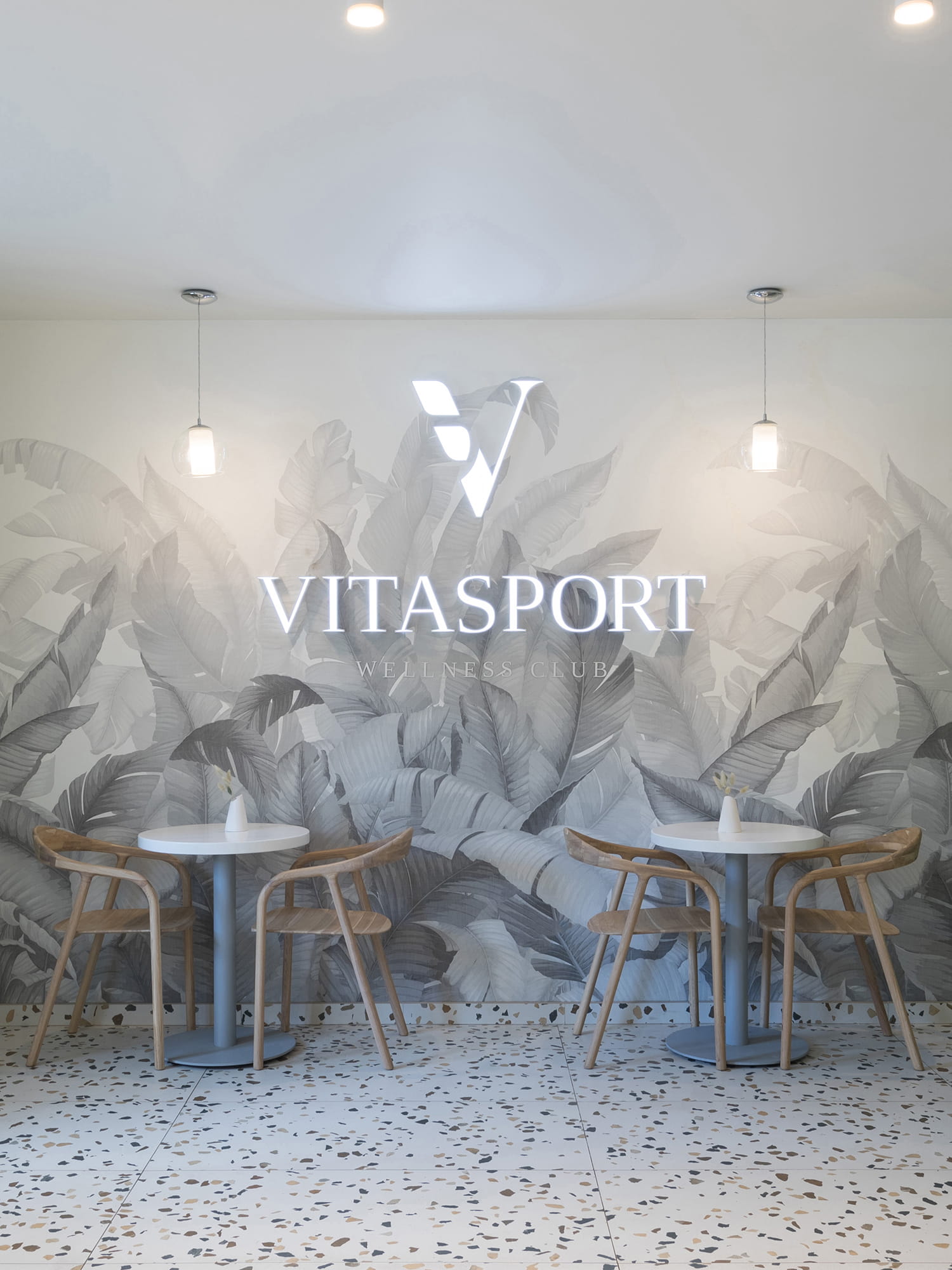 Зона посадки Norme Cafe VitaSport с логотипом клуба